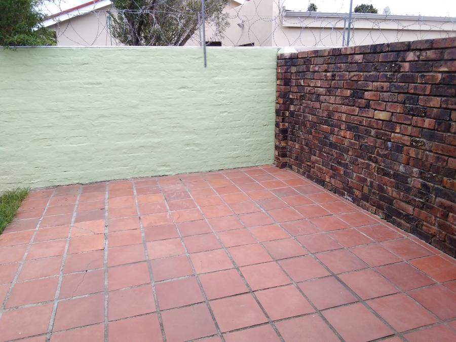 To Let 3 Bedroom Property for Rent in Somerset Park Western Cape